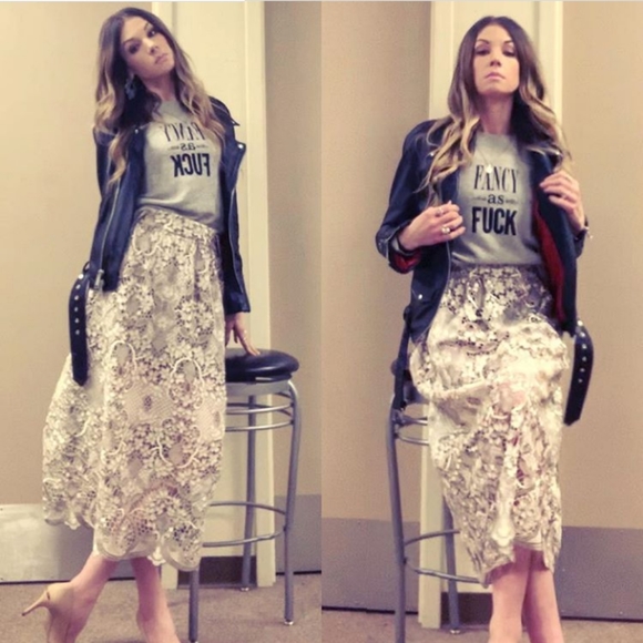 Meet your Posher, Carlee - Picture 3 of 6